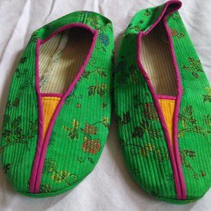 Authentic Korean green embroidered slippers